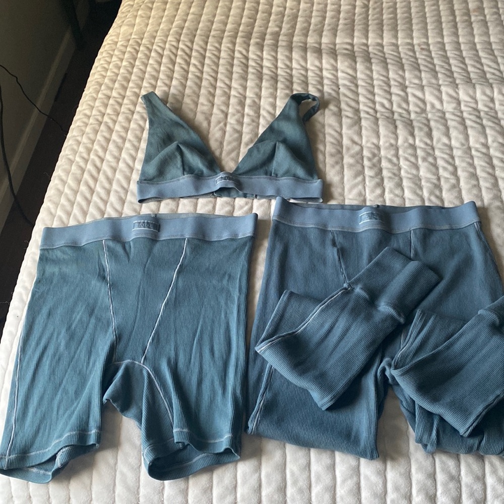 Skims 3 Piece Set.